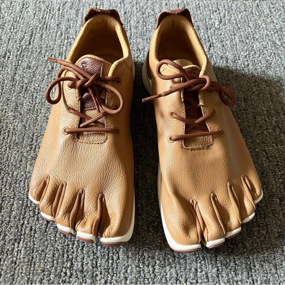 [SOLD] Peluva Men’s Napa Leather Toe Shoes Size 9 fit like 8